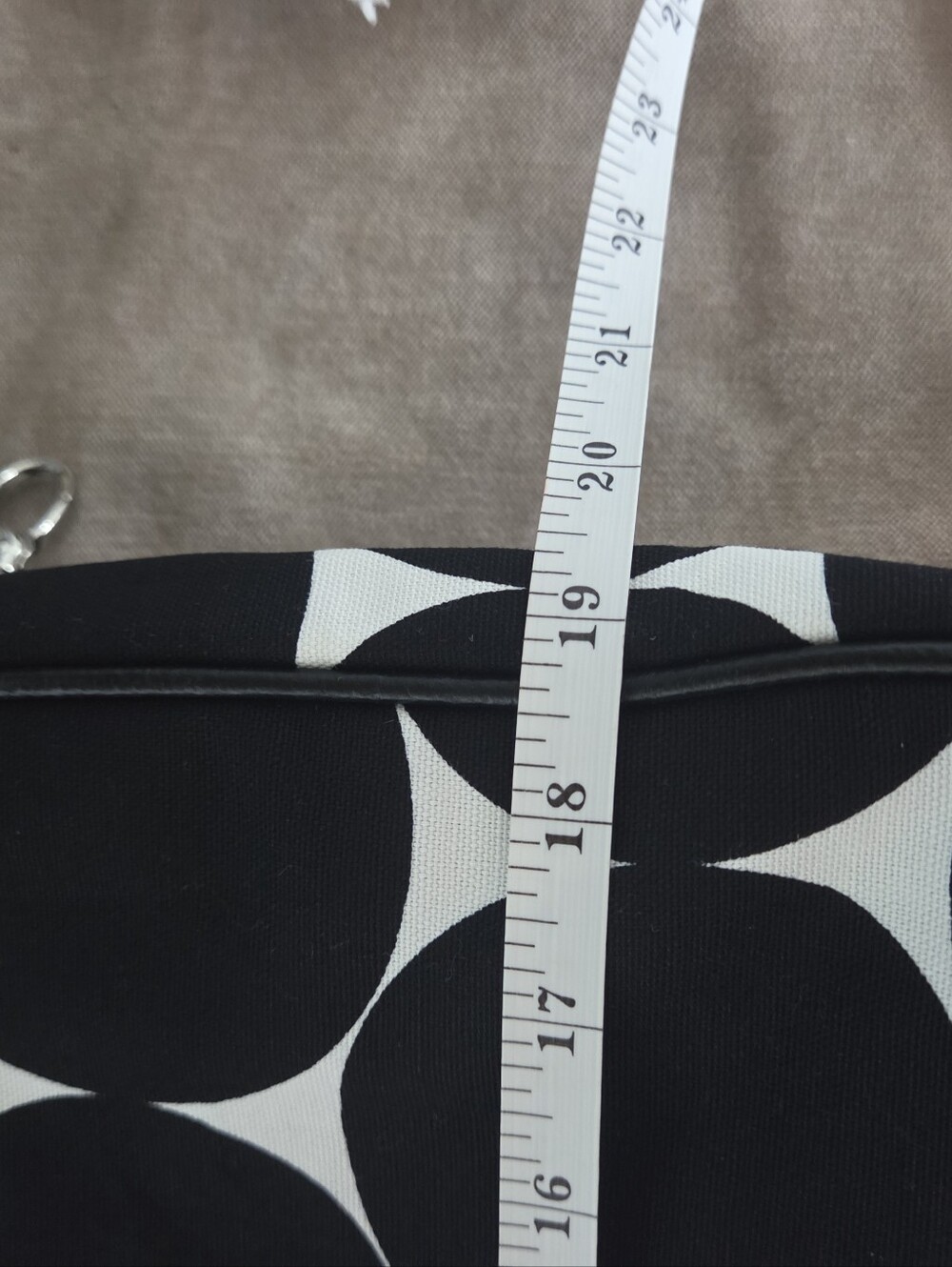 Thirty one Black & White Polka Dot Laptop Bag - Stylish Everyday Carry - Picture 15 of 16